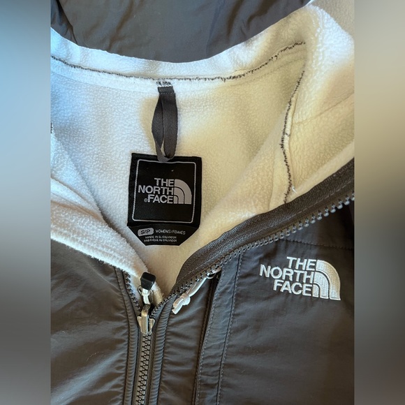 Women’s North Face Fleece Jacket Size Small - Picture 2 of 3